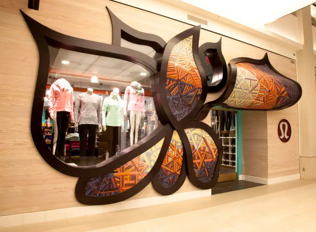 custom-retail-interior-lululemon-glw-project Custom retail interior project of custom mirror display for Lululemon